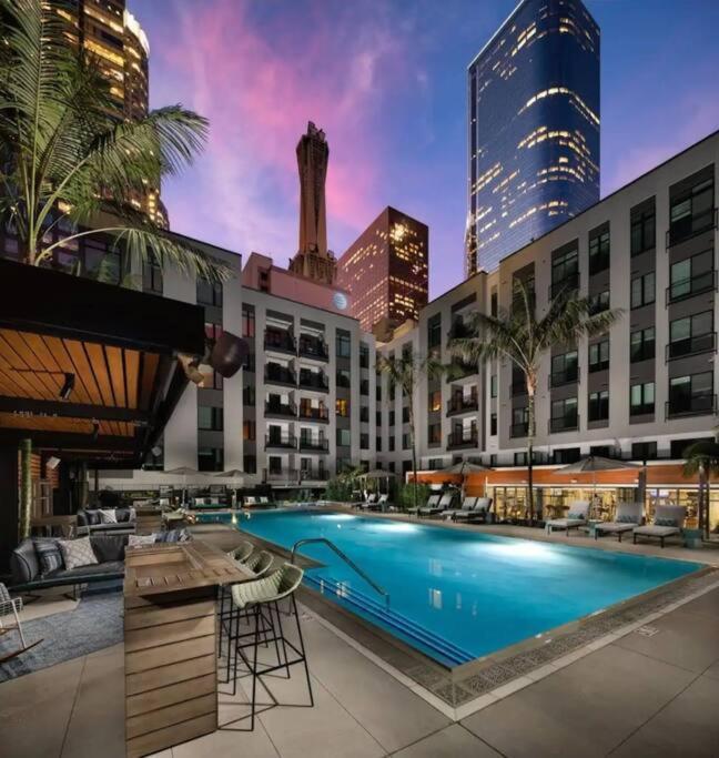 Apartment Comfy With Pool & Hot Tub In Downtown La' *