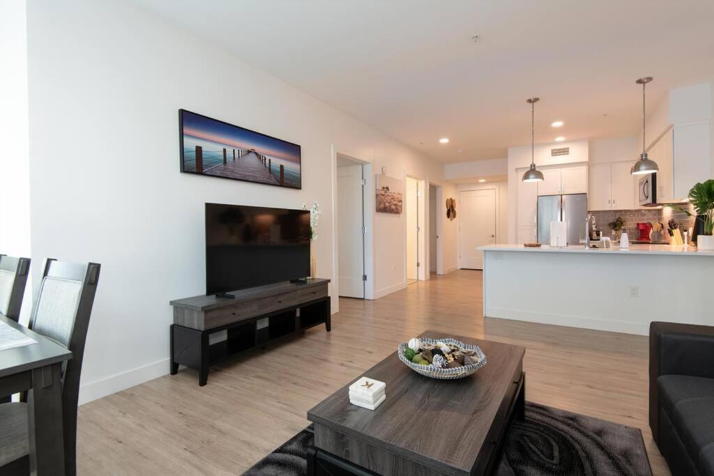 Apartment Comfy With Pool & Hot Tub In Downtown La'