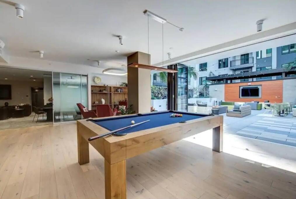 Comfy With Pool & Hot Tub In Downtown La' Apartment Los Angeles