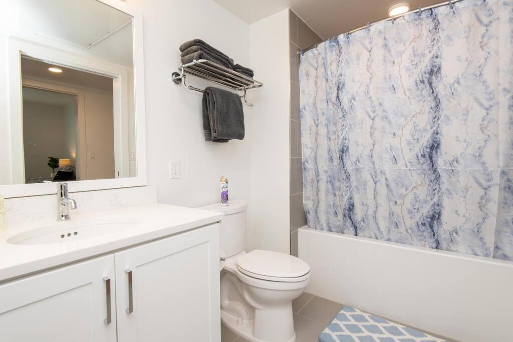 Apartment Comfy With Pool & Hot Tub In Downtown La'