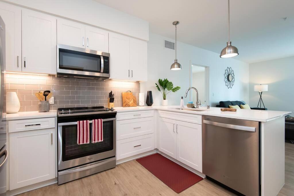 Comfy With Pool & Hot Tub In Downtown La' Apartment Los Angeles
