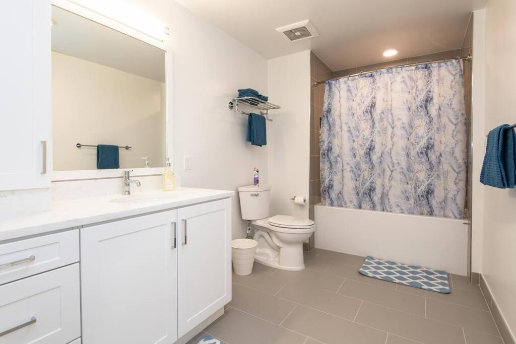 Comfy With Pool & Hot Tub In Downtown La' Apartment