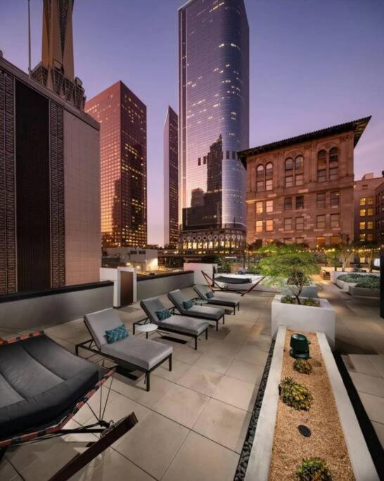 Apartment Comfy With Pool & Hot Tub In Downtown La' *